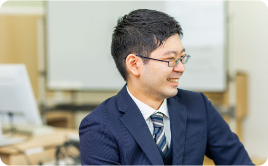 仕事について語るスタッフ